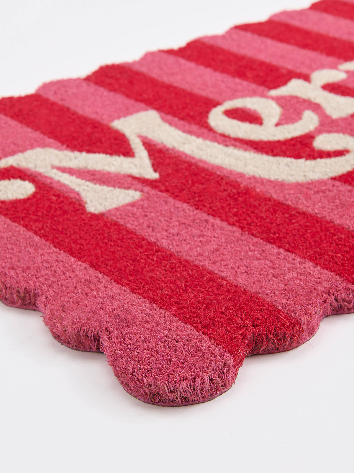 "MERRY" SCALLOPED DOORMAT, MULTI