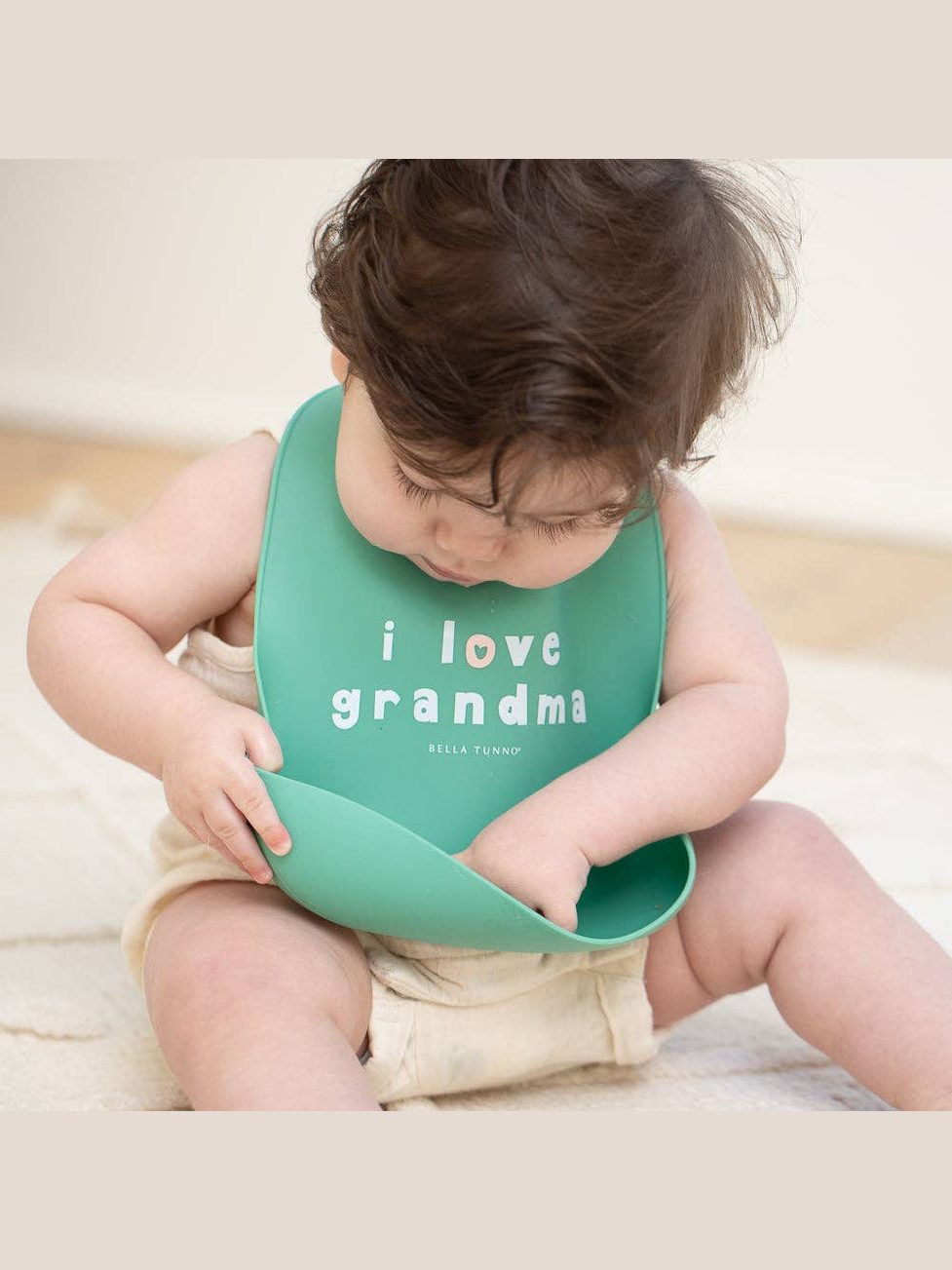 Love Grandma Wonder Bib