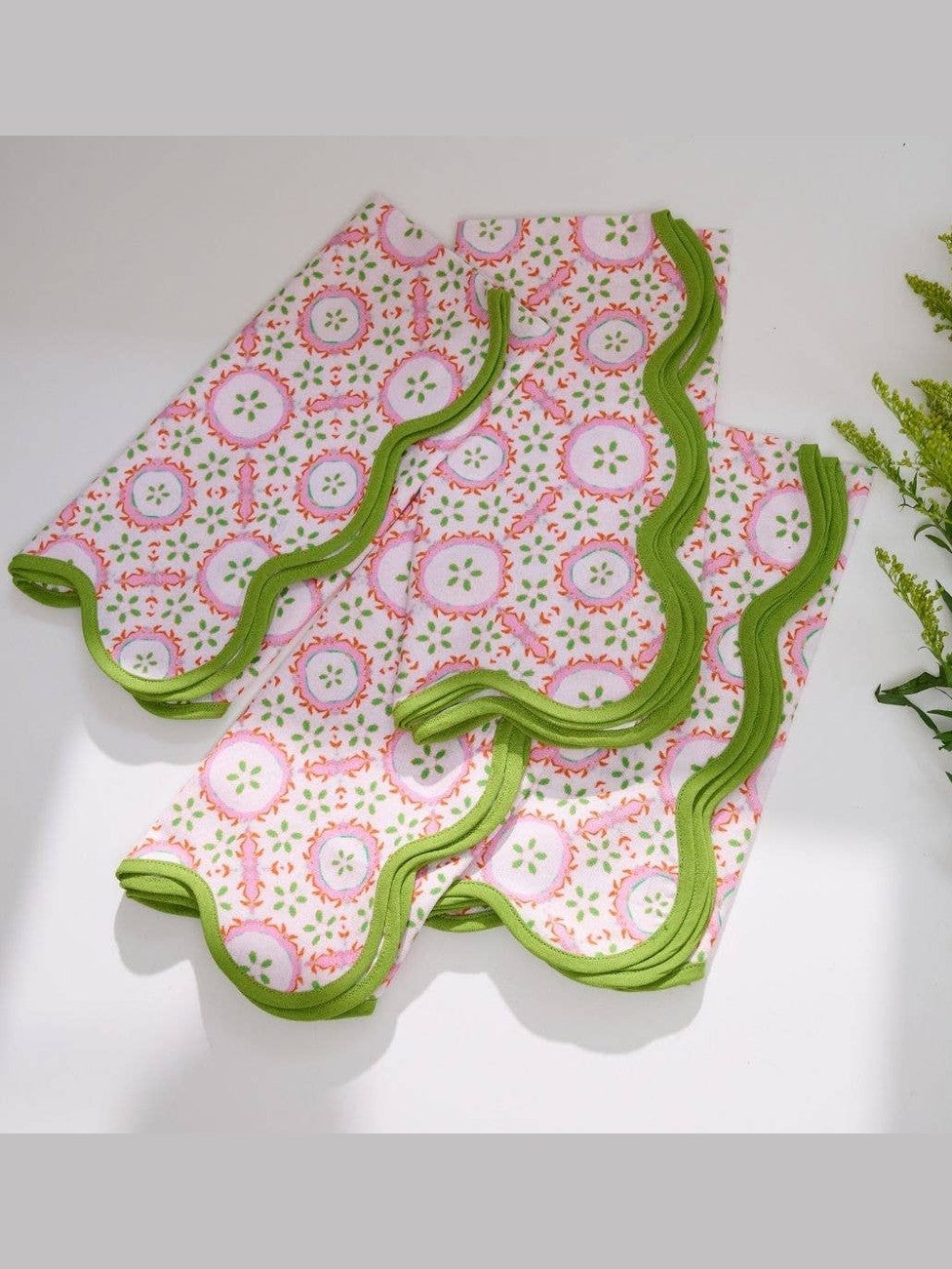 Rosie Scalloped Dinner Napkins