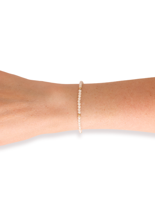 Lilly Pearl Bracelet in Gold