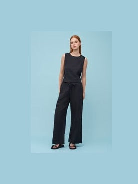 Women's Woven Sleeveless Top - Black