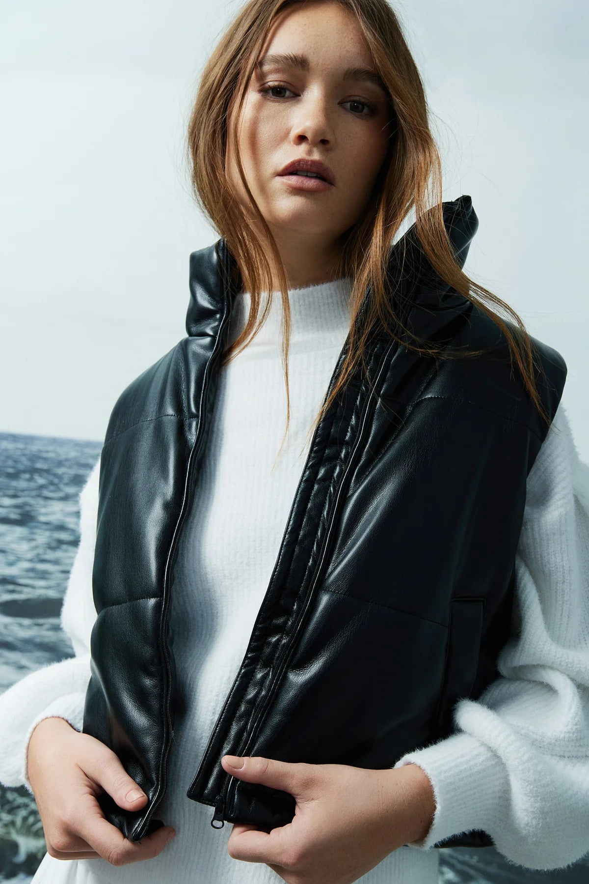 Clyde Vest - Black: Timeless Style & Versatile Layering