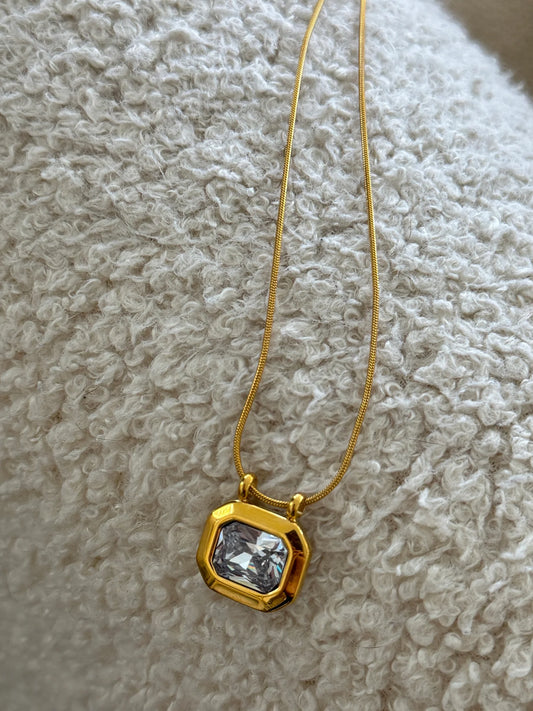Daisy Pendant Necklace