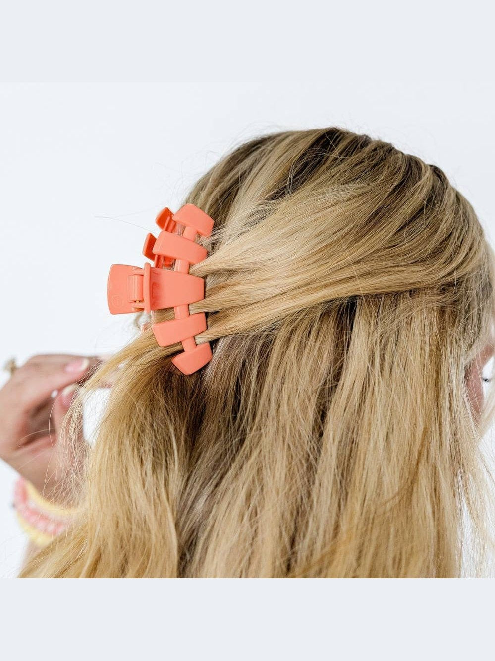 Classic Lexie Hull Medium Claw Clip