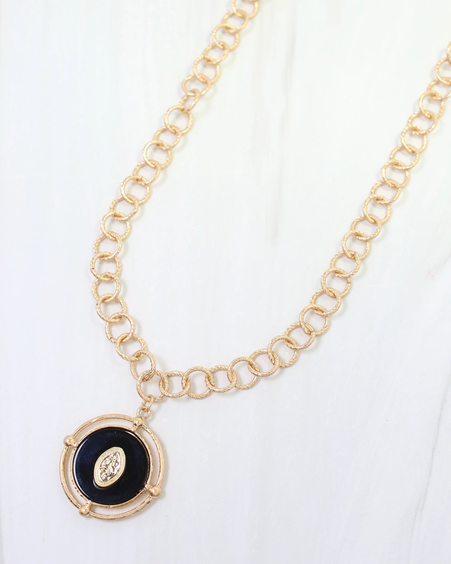 Moree Circle Pendant Necklace - Black