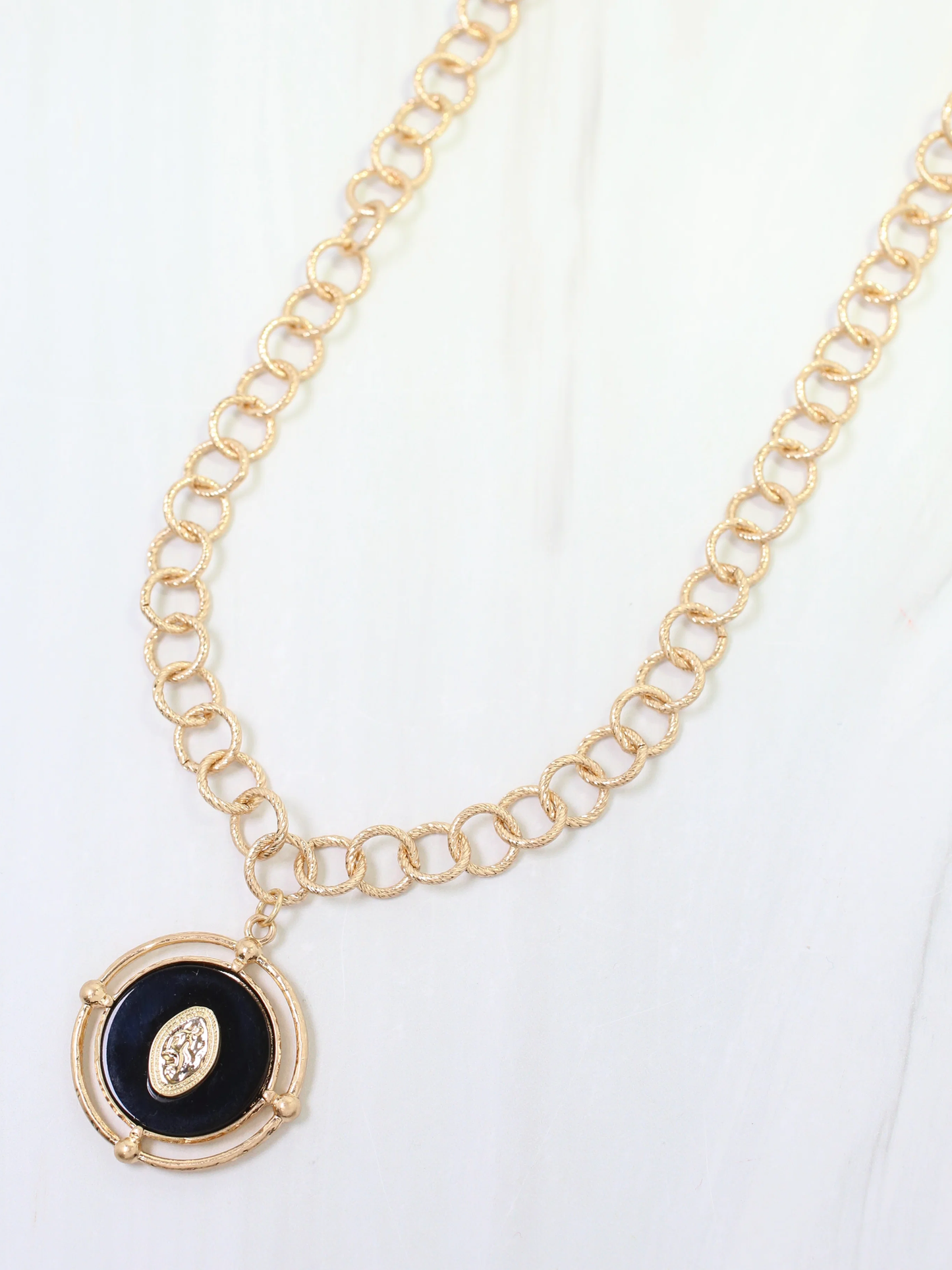 Moree Circle Pendant Necklace - Black