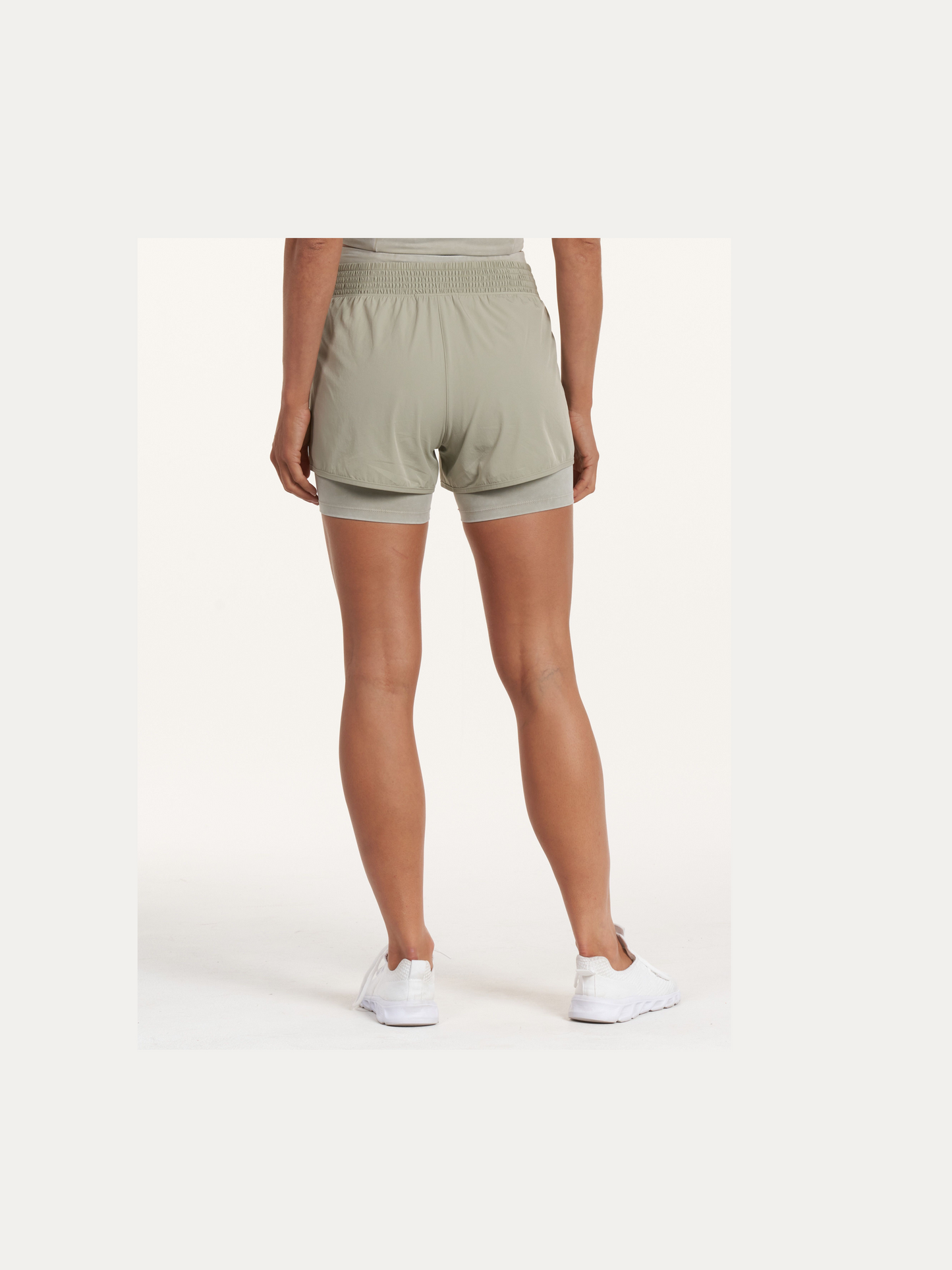 Plaster Universal Run Short - Moisture-Wicking & Stylish