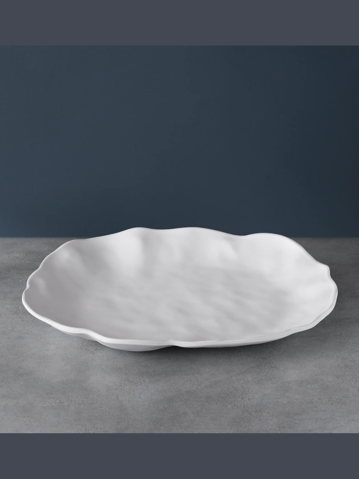 White VIDA Nube large serving platter with organic scalloped rim and matte satin finish