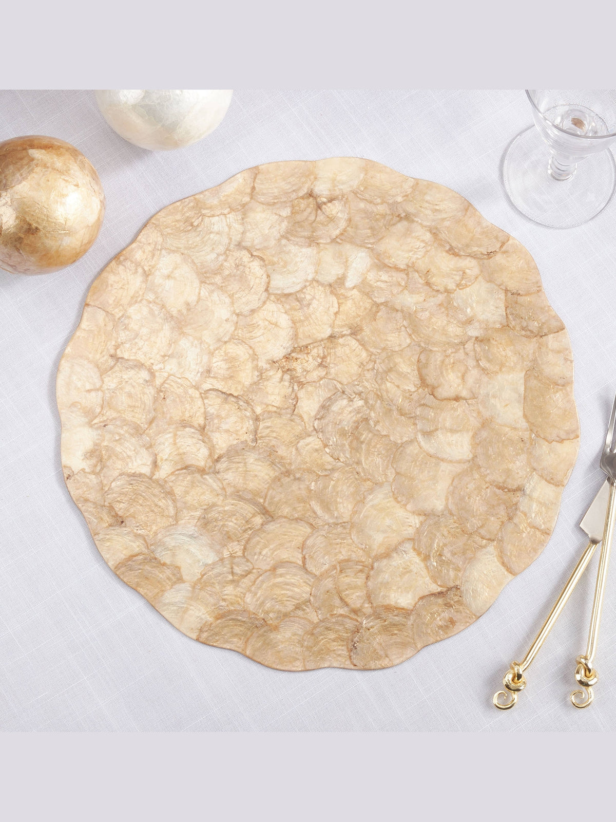 Scalloped Capiz Placemat