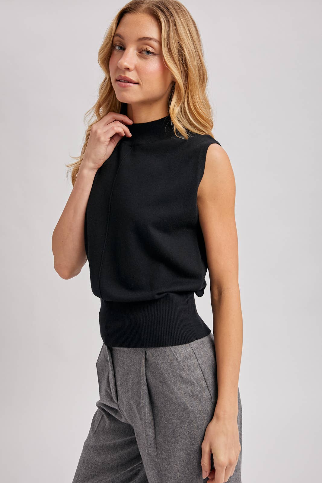 MOCK NECK KNIT SLEEVELESS TOP