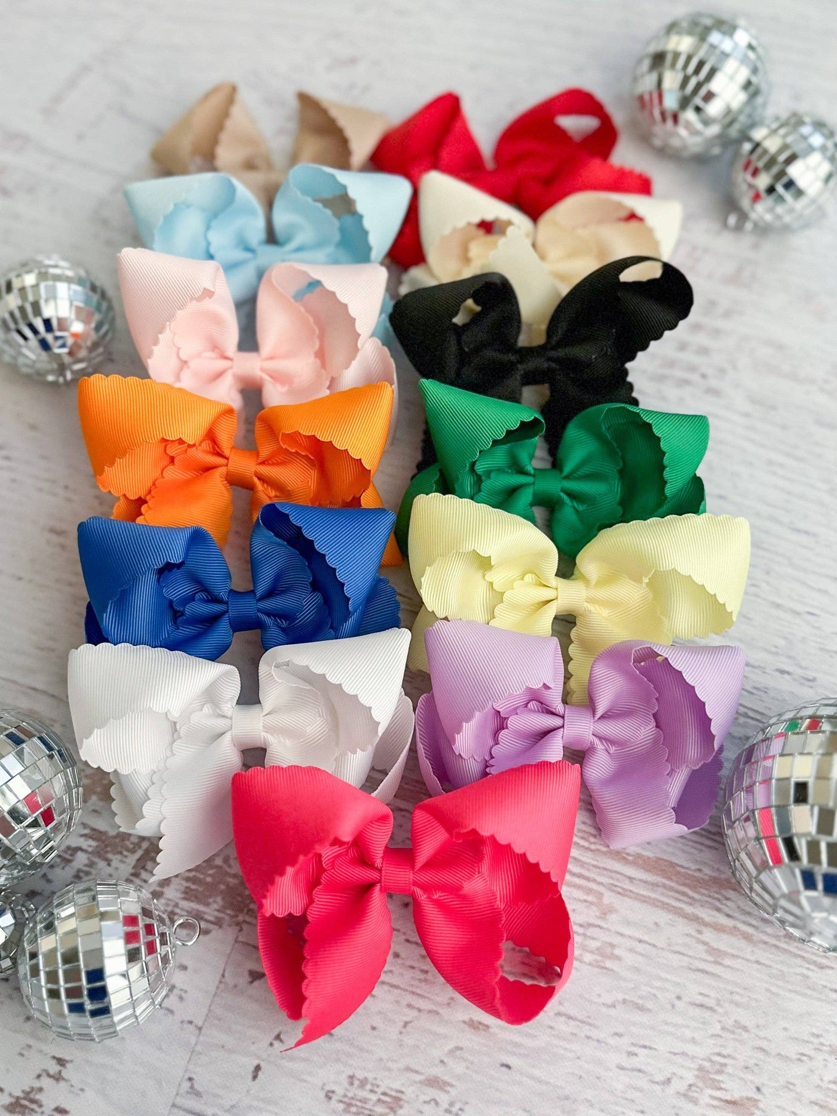 Scalloped Classic Size Bows with Alligator Clip – Palms