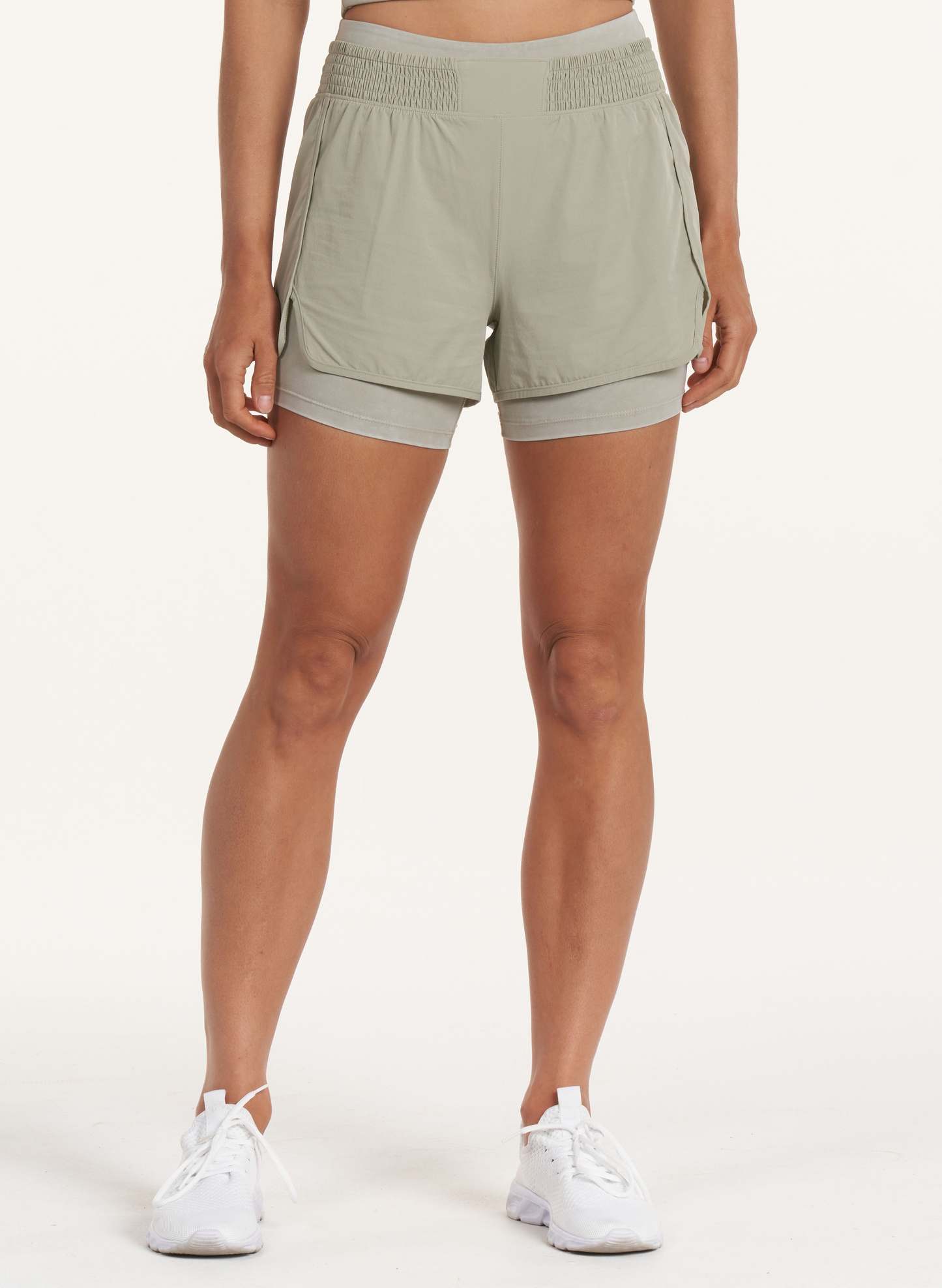 Plaster Universal Run Short - Moisture-Wicking & Stylish