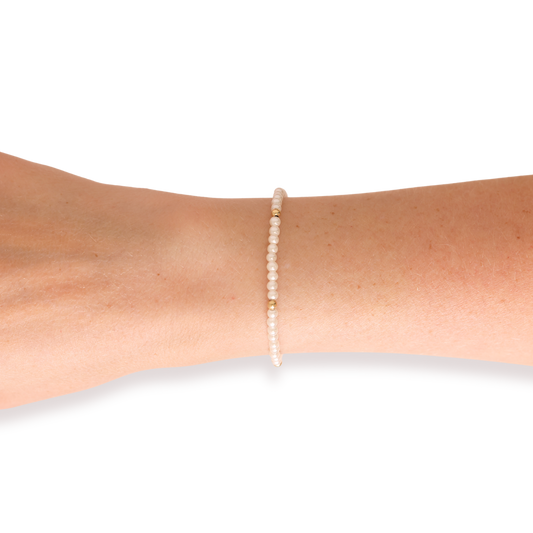 Lilly Pearl Bracelet in Gold