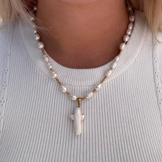 Serene Pearl Necklace