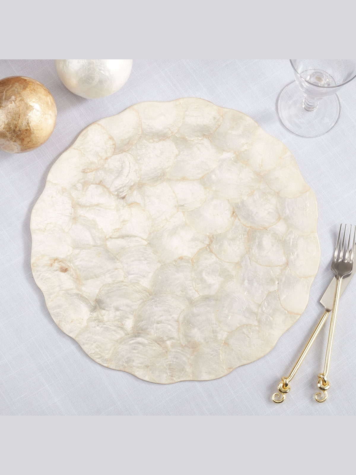 Scalloped Capiz Placemat