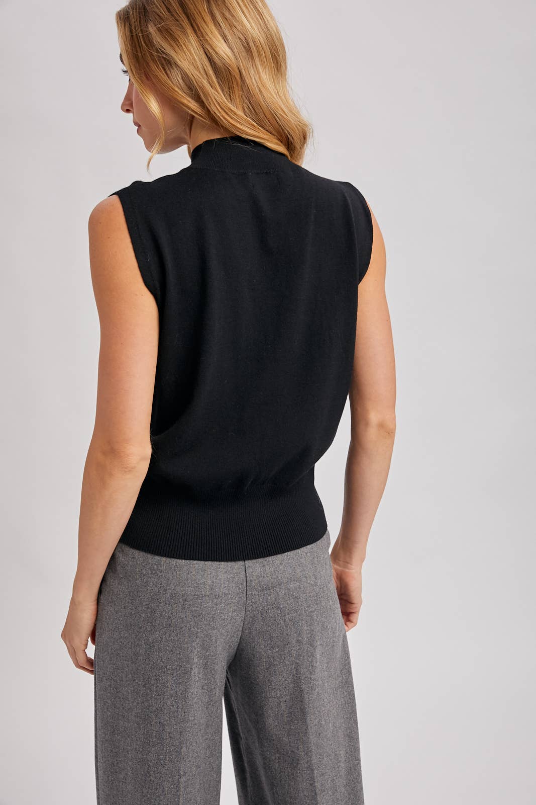 MOCK NECK KNIT SLEEVELESS TOP