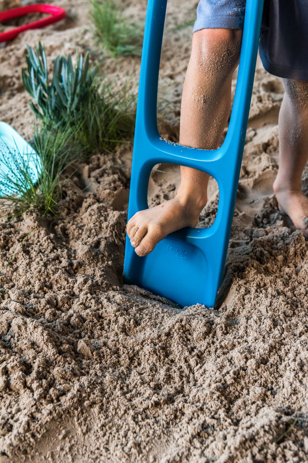 Quut Scoppi – Kids Snow & Sand Shovel with Easy Grip