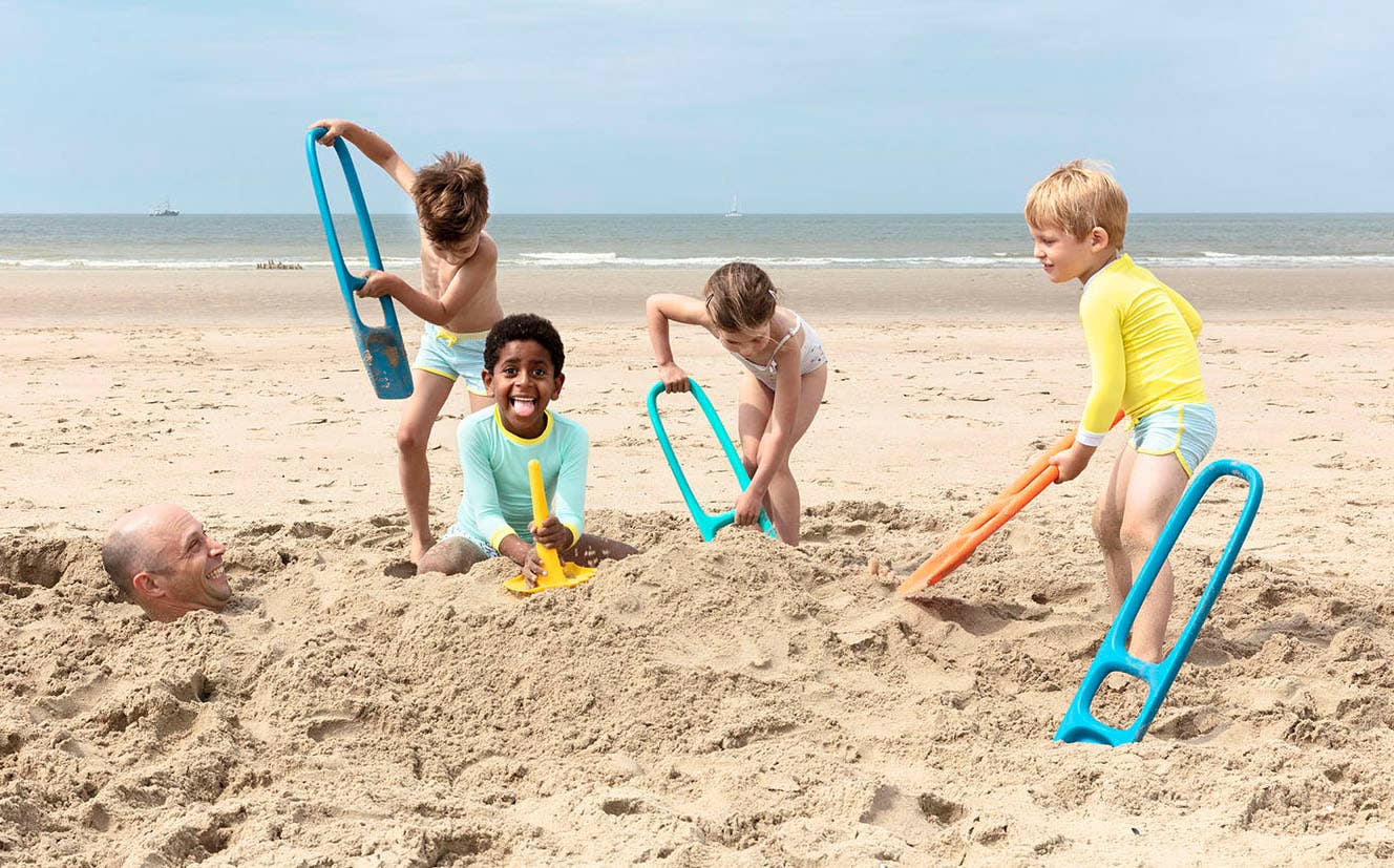 Quut Scoppi – Kids Snow & Sand Shovel with Easy Grip