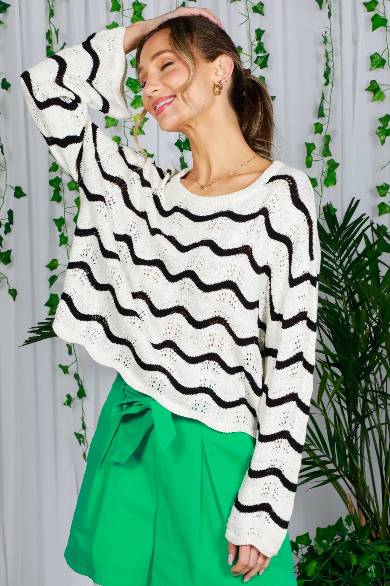 Round Neck Wavy Striped Light Weight Knit Sweater VT82221